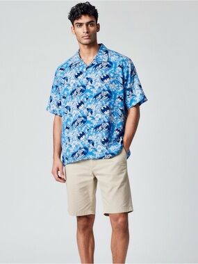 NWT Batman Men's Tropical Beach Island Rayon Button Up Shirt M